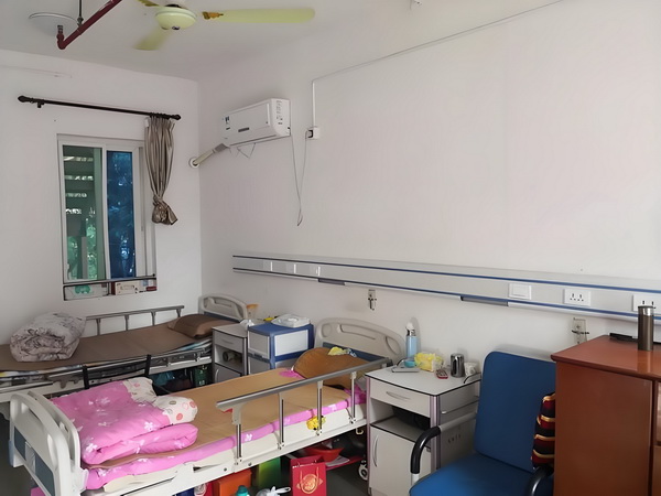记者：阿代米赛后在更衣室和大家说了很抱歉，他很难过